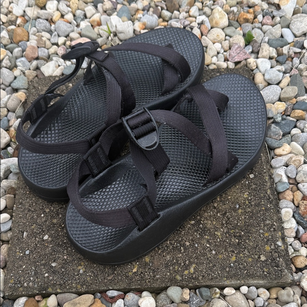 All-Black Sporty Strapped Platform SandalsChaco men’s 9 - Picture 2 of 7